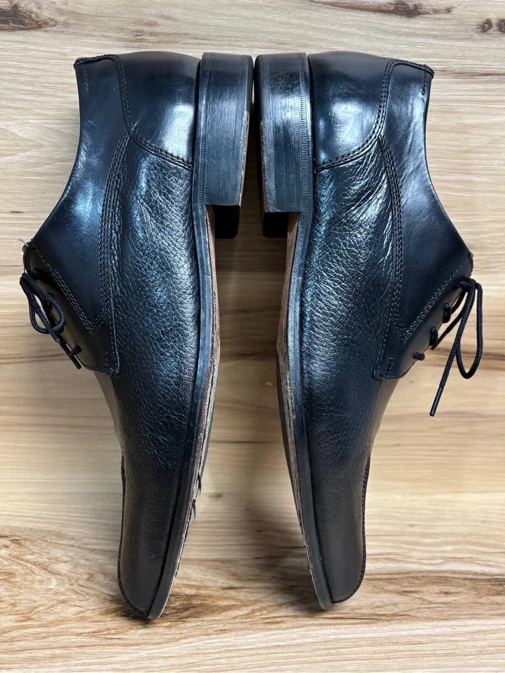 Johnston & Murphy dress shoes featuring smooth and textured leather size 11